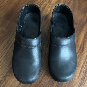 Like new Danilo black clogs